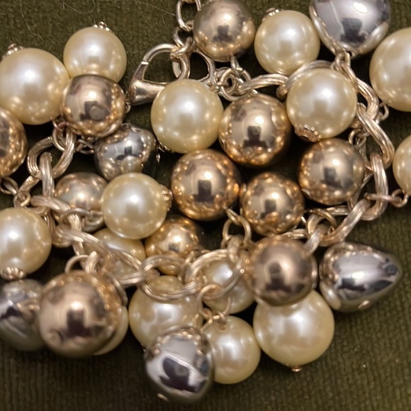 Talbots pretty bracelet. Faux pearls and silver triangular styled baubles. - Picture 3 of 4